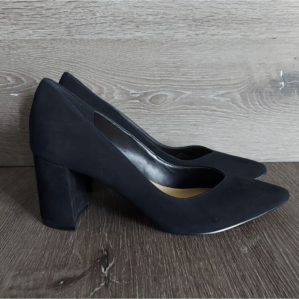 MARC FISHER WOMENS CAITLIN PUMP - BLACK - Size 9. Runs small. Better for 8.5M